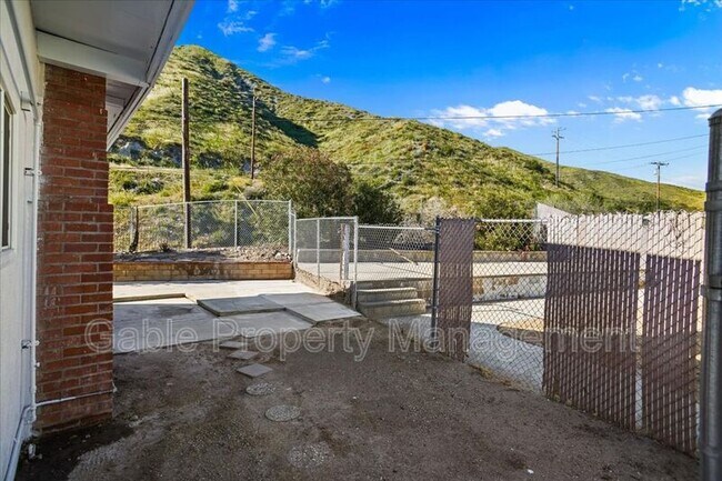 Building Photo - 17197 Sierra Hwy