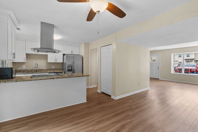 Building Photo - Charming 3-Bedroom Townhome in Virginia Beach.