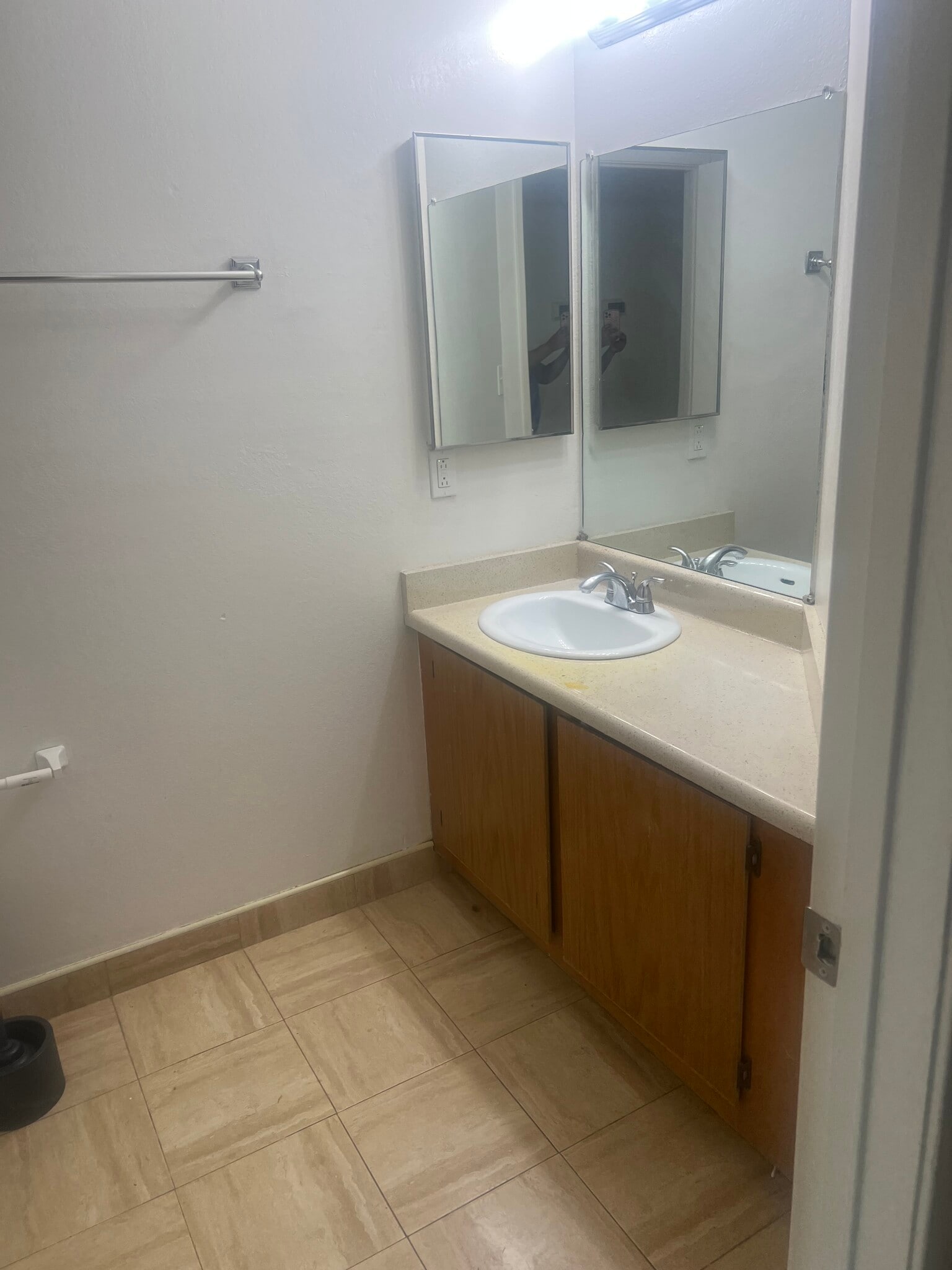 Bedrooms 1&2 share a bathroom - 73 Silcreek Dr