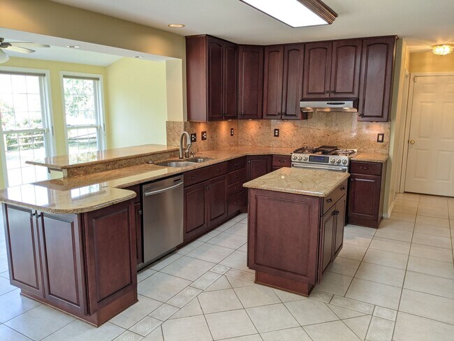Building Photo - 403 McClellan Dr