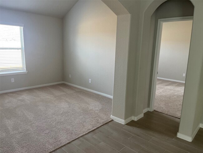Building Photo - 250 Eagleville Dr