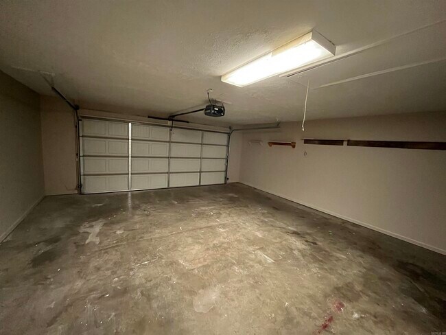 Building Photo - 28 Hillsboro Dr