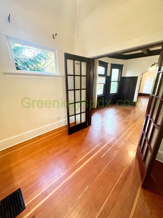 Building Photo - 4727 NE 10th Ave