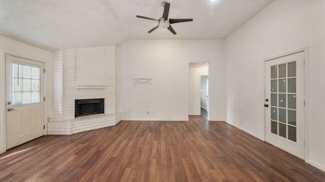 Building Photo - 2012 Sandy Knoll Dr