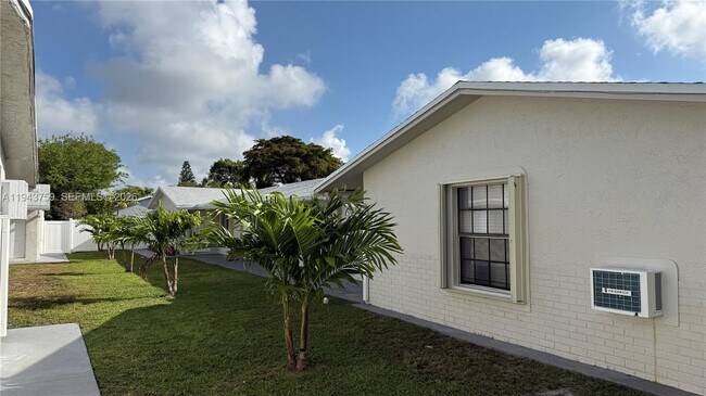 Building Photo - 220 NW 12th St