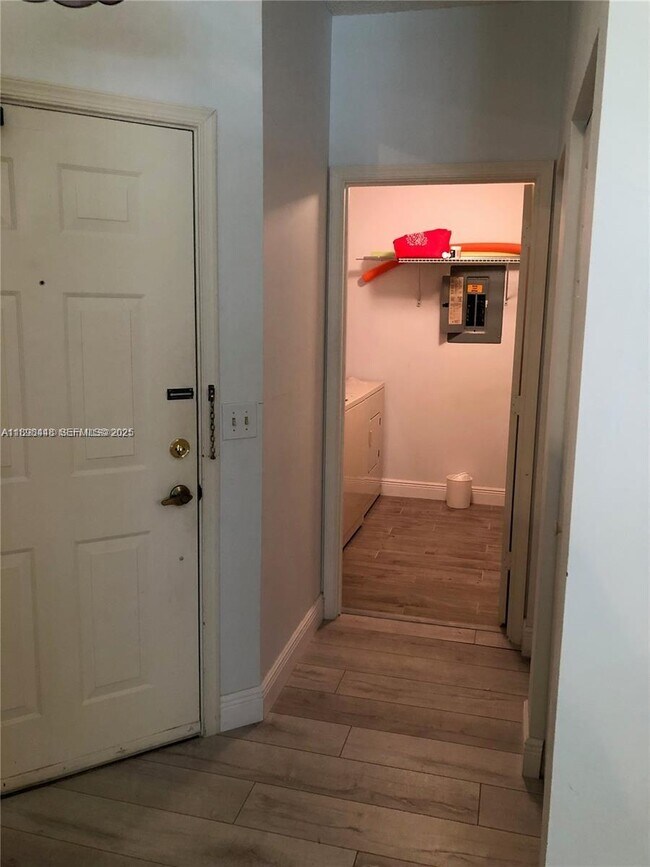 Building Photo - 5800 Coach House Cir