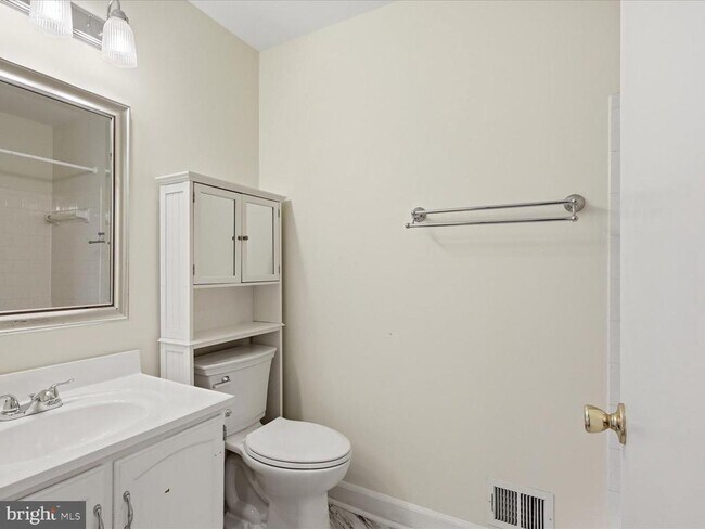 Building Photo - 1426 Yellowwood Ct