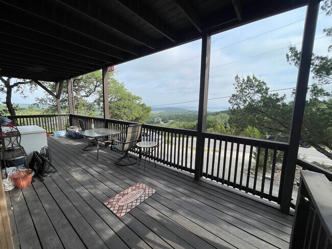 Building Photo - NEW ON MARKET (PRICE DROP!)