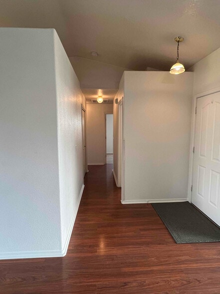 Building Photo - 2718 Bobcat Dr
