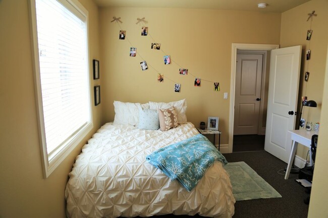 Building Photo - 5 Private Rooms, 4.5 Bathrooms