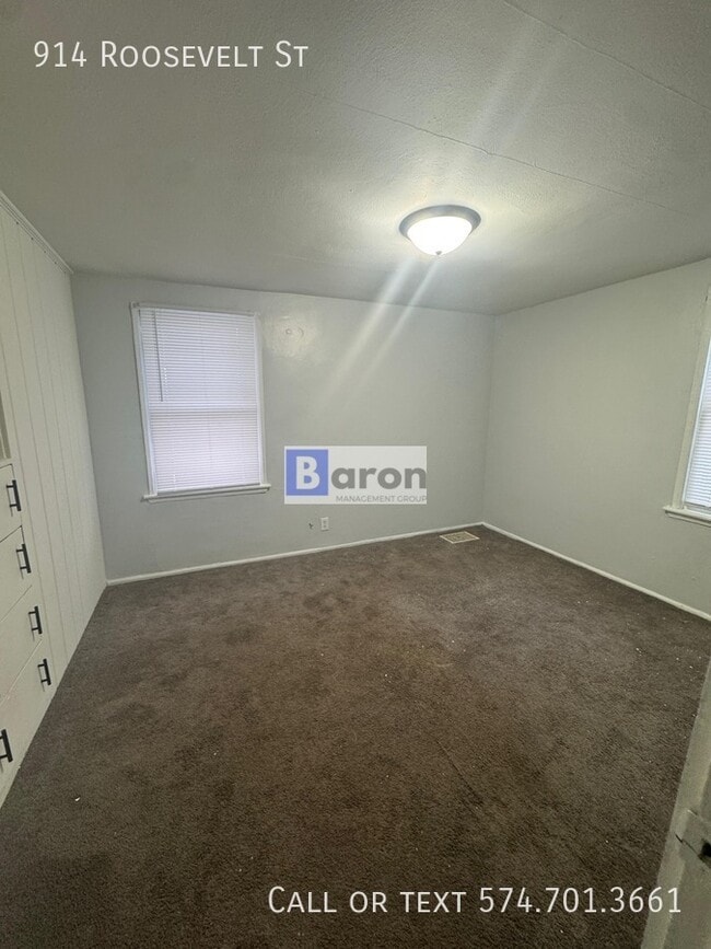 Building Photo - 914 Roosevelt St