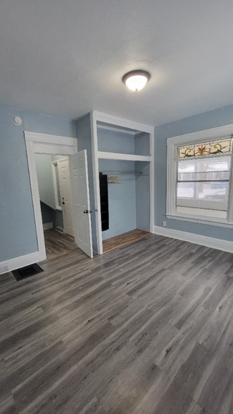 Building Photo - 286 Kenwood Ave