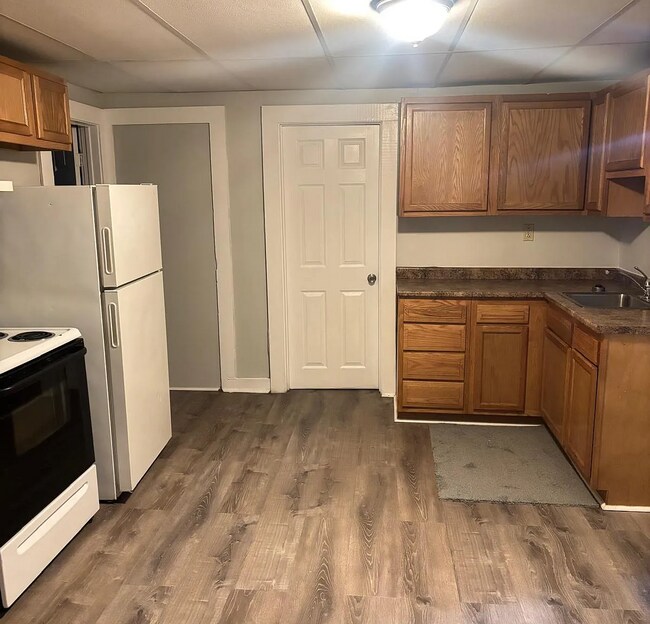 Building Photo - Bright & Updated 2-Bedroom in Prime Watertown