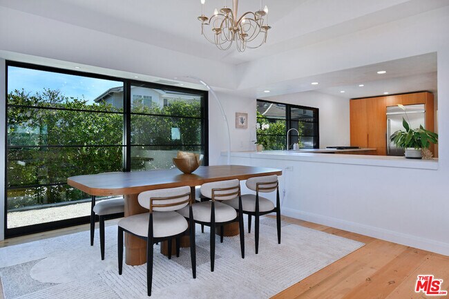 Building Photo - 2145 Linda Flora Dr