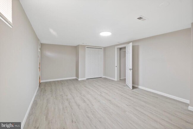 Building Photo - 883 Bellevue St SE