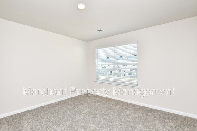 Building Photo - 27 English Ct