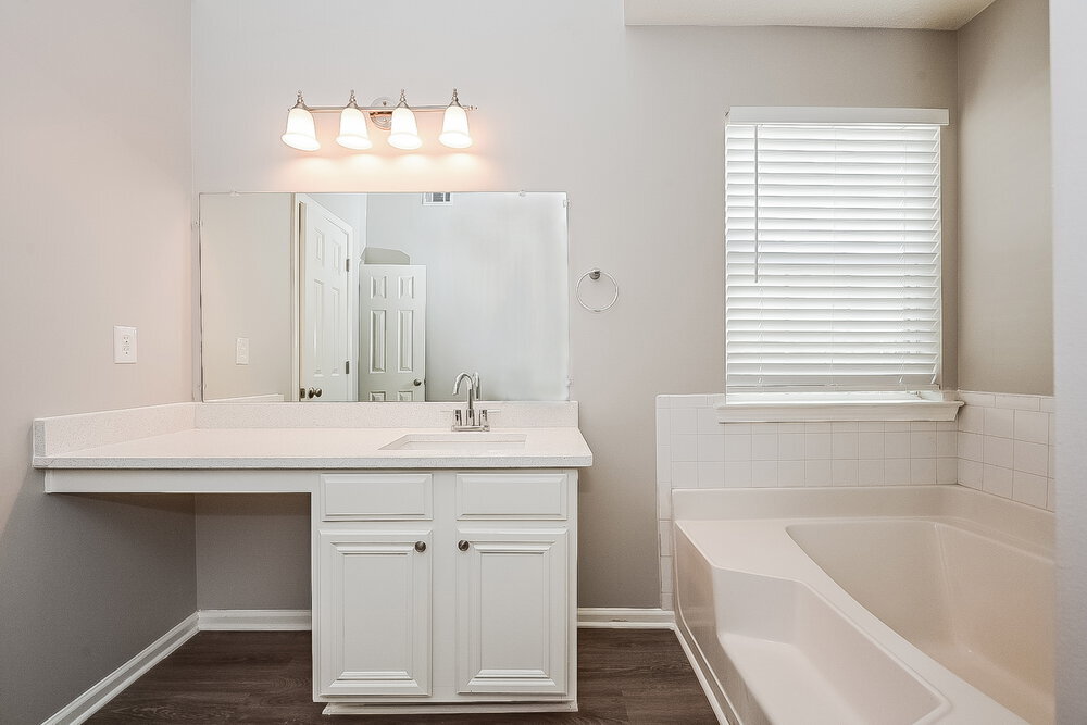 Building Photo - 3057 Dogwood Ave