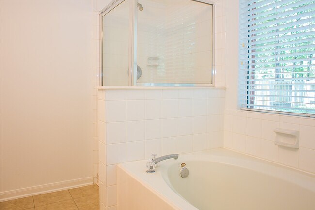 Building Photo - 91 Genesee Ridge Dr