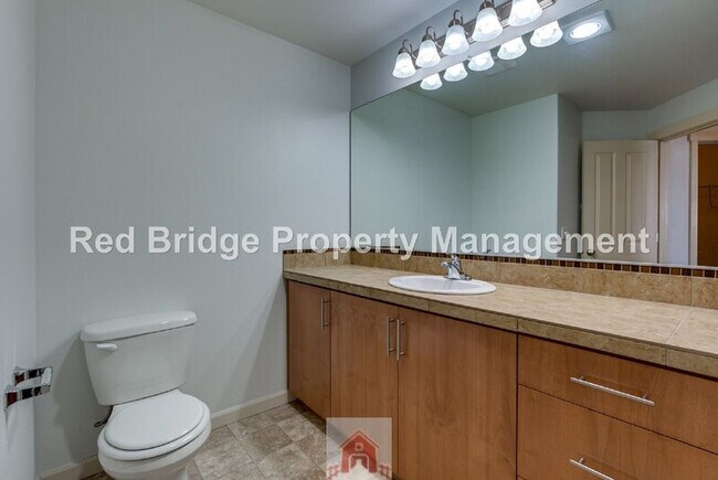 Building Photo - 10834 NE Holly St