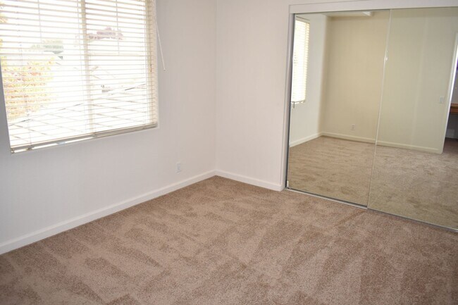 Building Photo - 469 Anacapa Dr