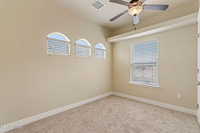Building Photo - 6285 Wildwood Ct