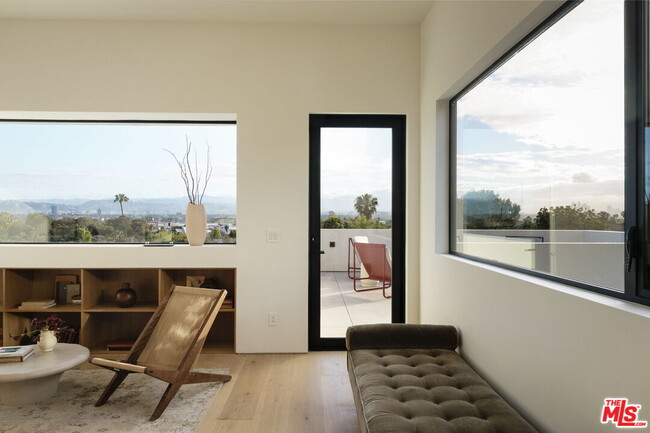 Building Photo - 5208 Sanchez Dr