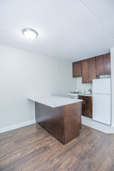 Building Photo - 7300 N Ridge Blvd