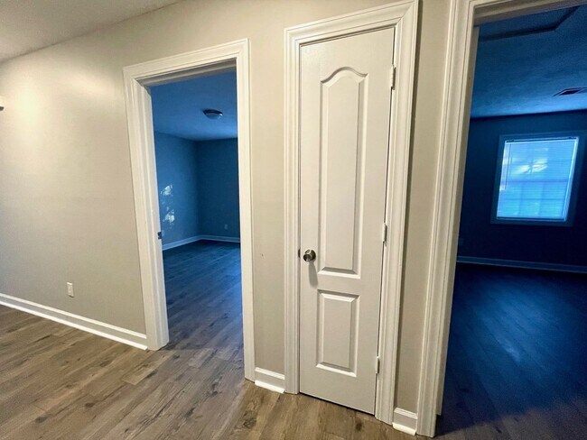 Building Photo - 00506