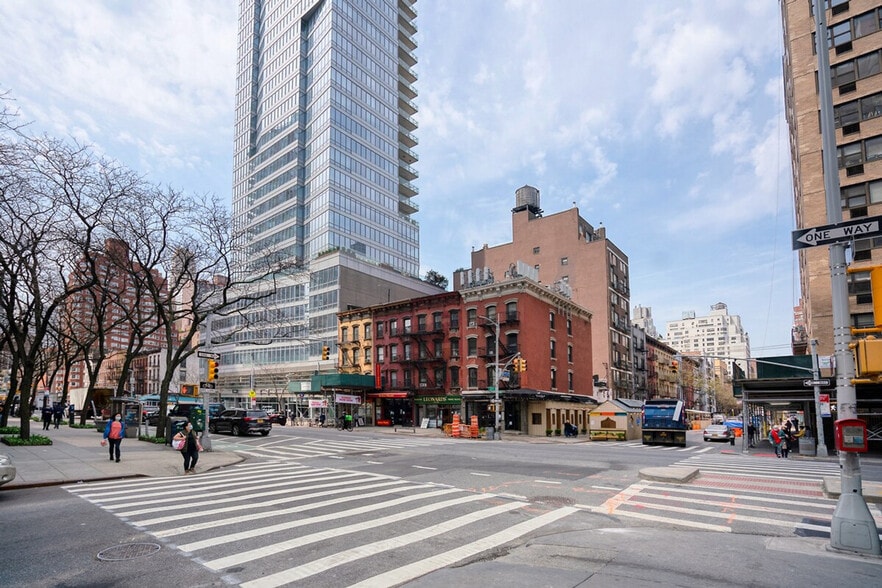 Building Photo - 328 E 74th St