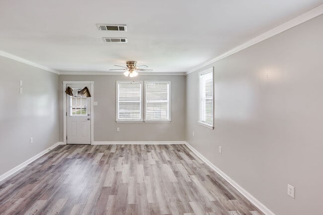 Building Photo - 710 Derbigny St