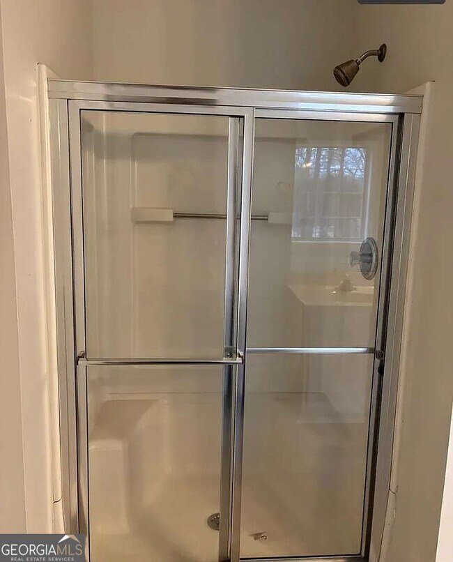 Building Photo - 235 Circle Rd