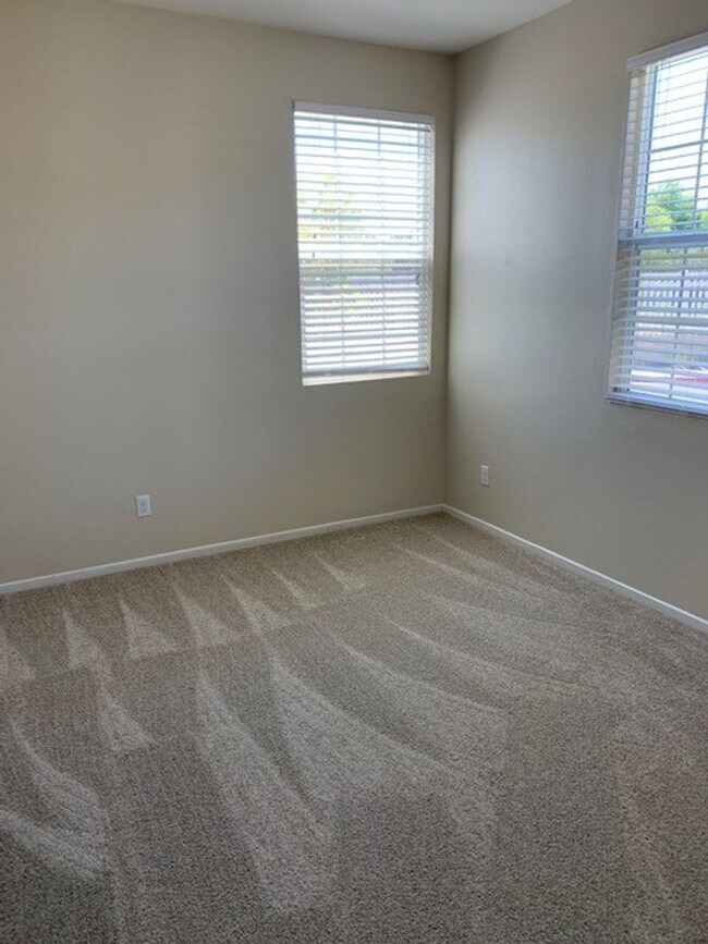 Building Photo - Temecula- 40534 Cape Charles, SOLAR HOME!