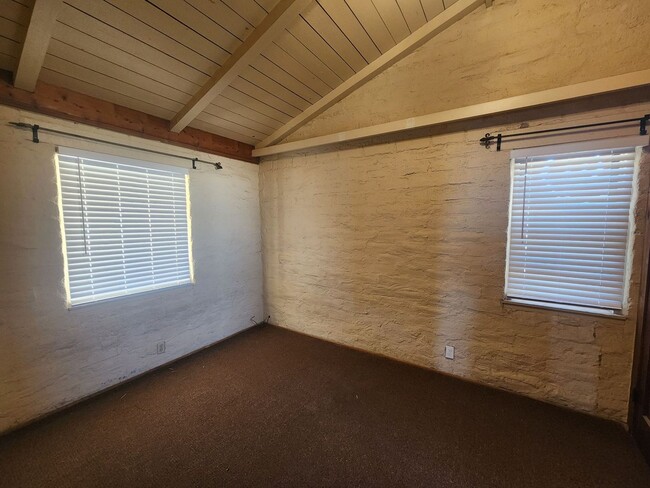 Building Photo - Charming One Bedroom Cottage COMING THIS A...