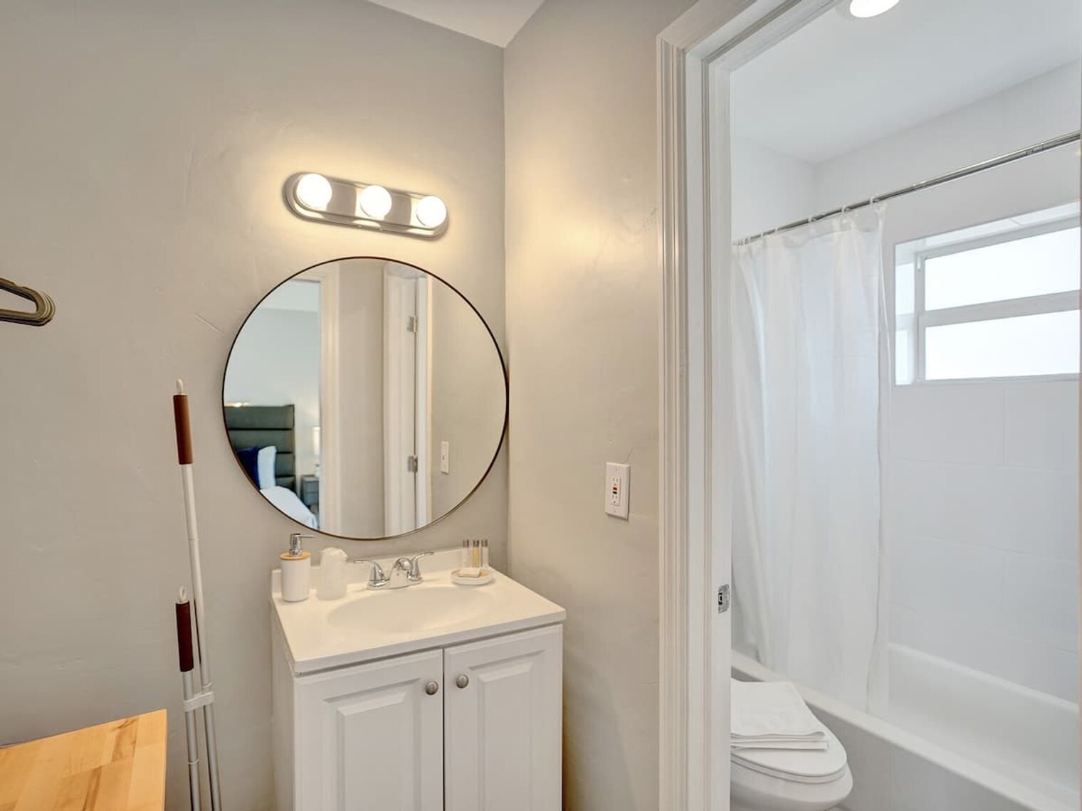 Building Photo - 3204 NE 9th St