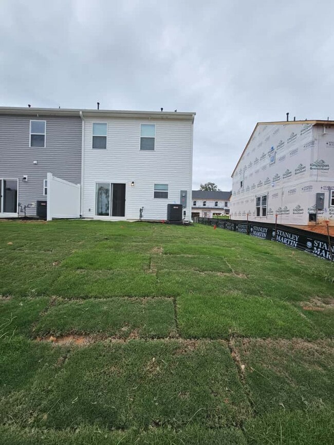 Building Photo - 136 Randwick Ln