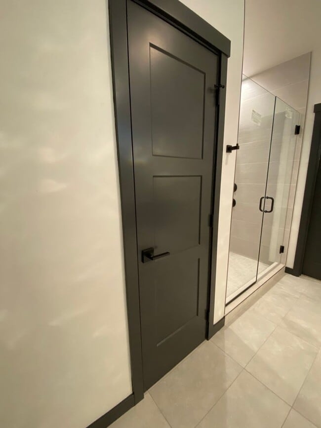 Building Photo - Close to Micron, 3 Bedroom 3 bath w/ a Mil...