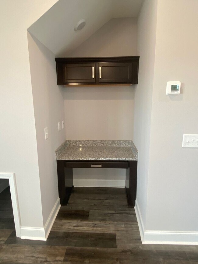 Building Photo - Move in with credit approval
