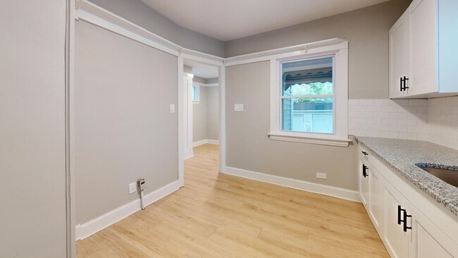 Building Photo - For August Move-In - West Blvd Area - 2 Bedroom Single Family Home