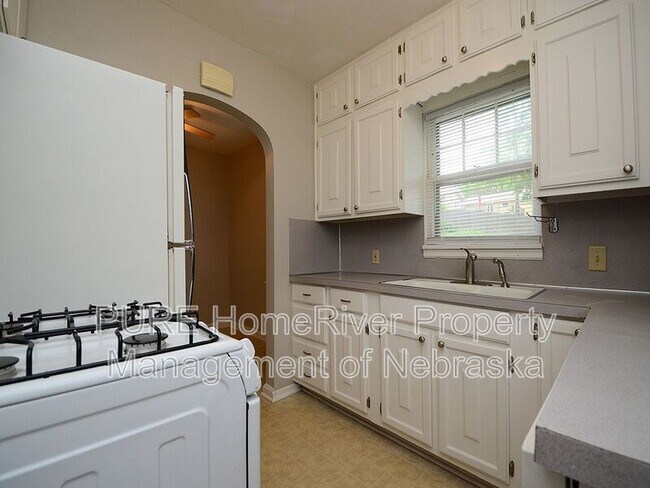Building Photo - 2108 S 46th St