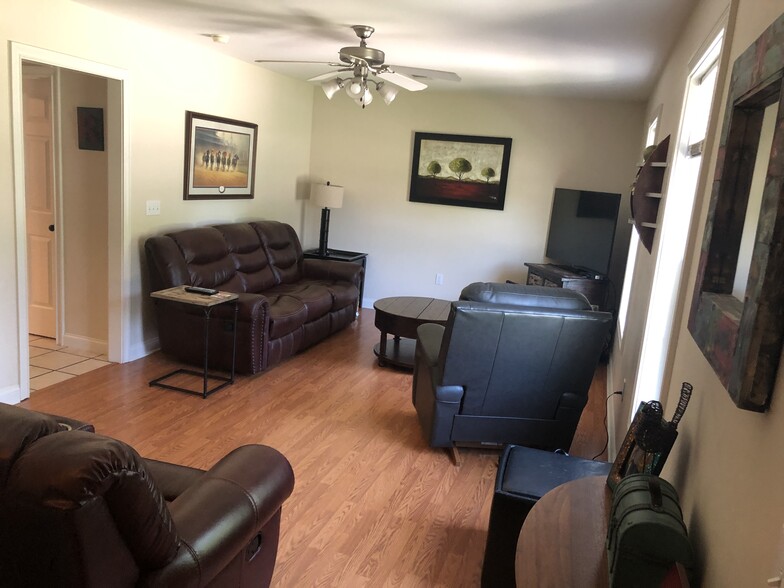 Living area - 1504 Mildred Dr