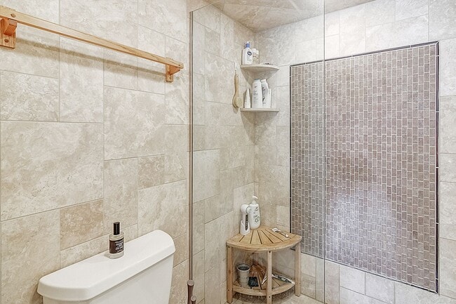 Building Photo - Move In Special! Furnished! Updated 3bed/3...