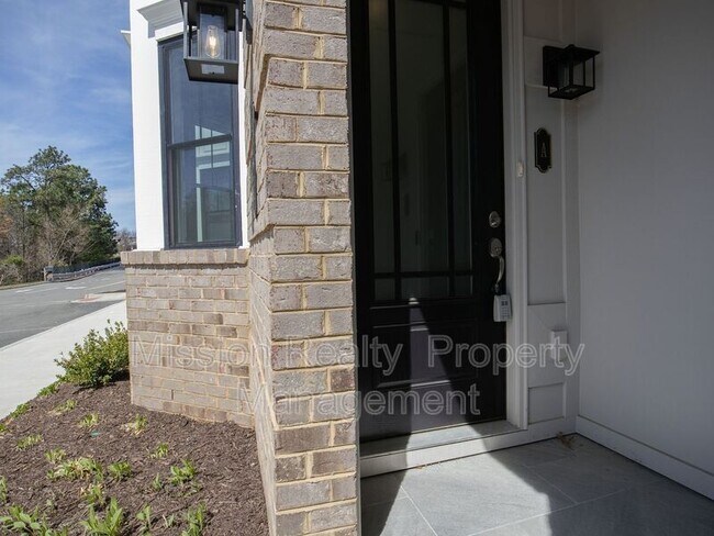 Building Photo - 1724 Old Brick Rd