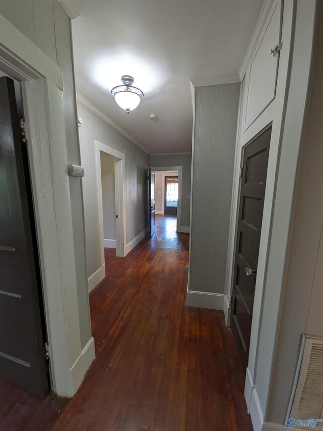 Building Photo - 2404 Whitesburg Dr