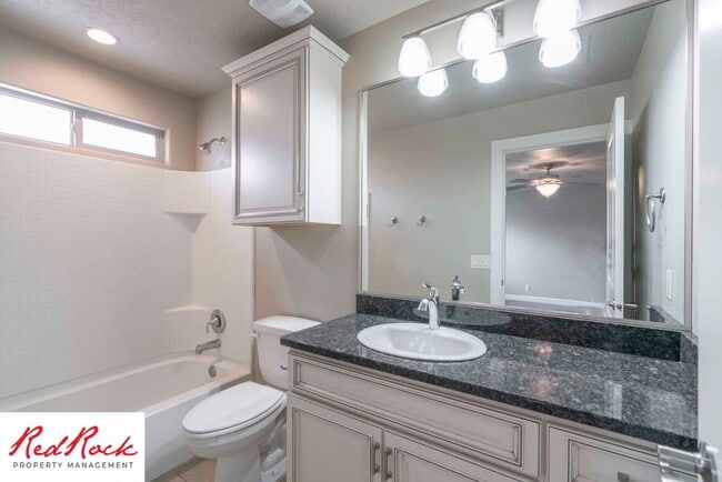 Building Photo - Spacious 4 Bedroom, 2.5 Bathroom Centrally...