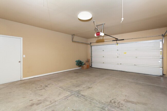Building Photo - 1120 E Sawgrass Ave