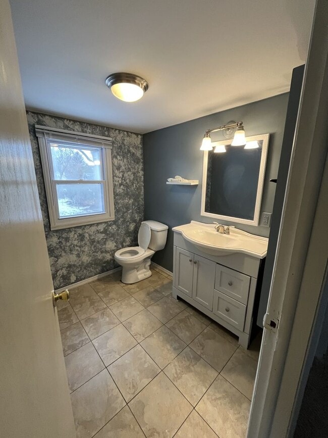 Building Photo - 3 Bedroom Single Family Home for Rent in Mattydale, NY