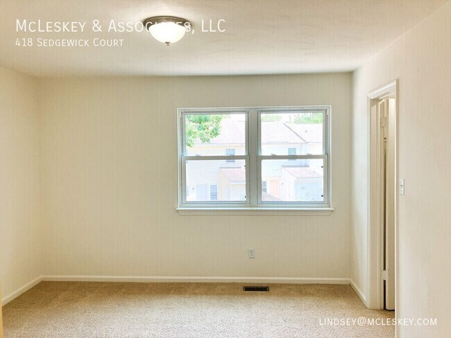 Building Photo - 418 Sedgewick Ct