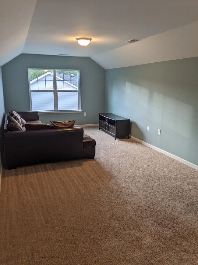 Building Photo - 422 Holly Blossom Dr