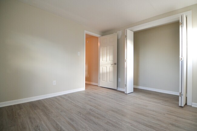 Building Photo - 4914 Fort Ave