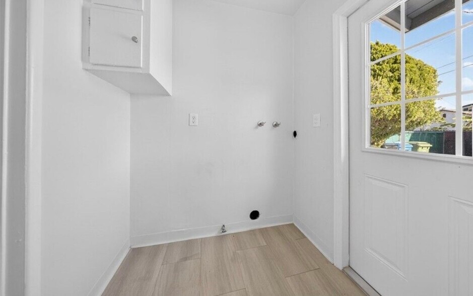 Building Photo - 8100 Bellaire Ave